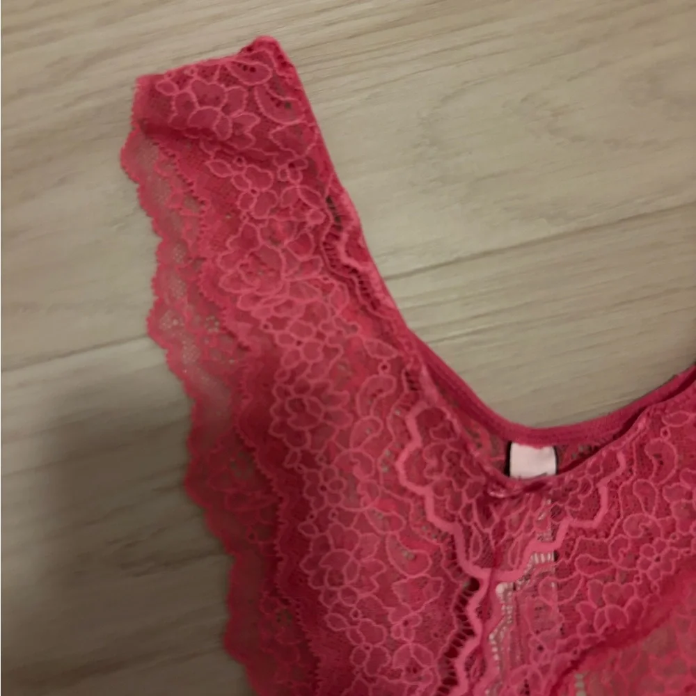 Victoria's Secret Brazilian style panties - Picture 2 of 4